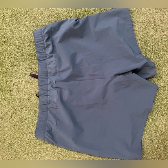 Men’s gap running shorts - Picture 3 of 3